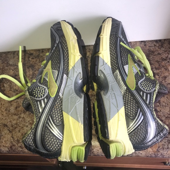 Brooks Revenna 3 Running shoe women’s size 5.5 - Picture 7 of 8